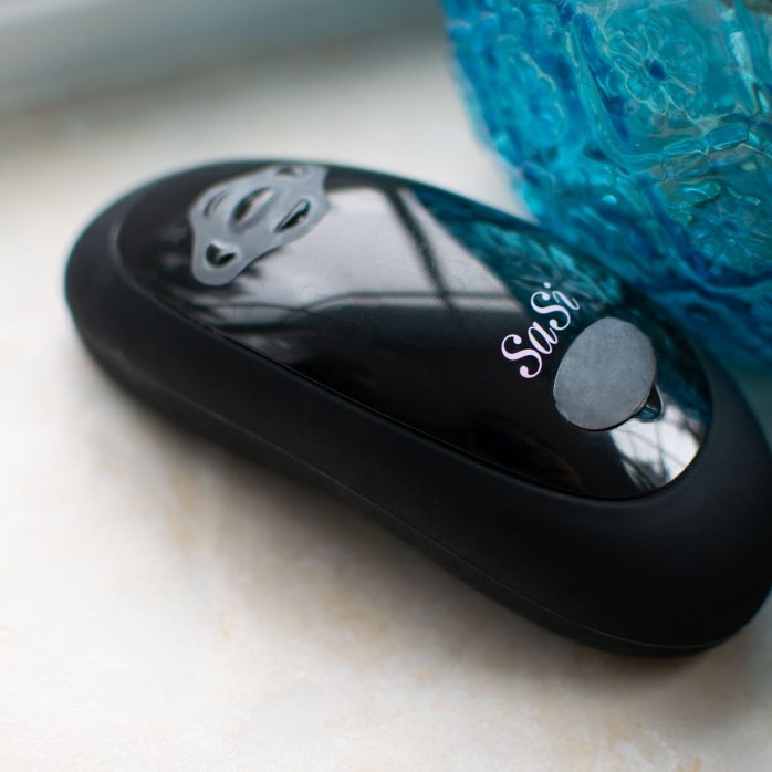 Je Joue SaSi oral sex toy.