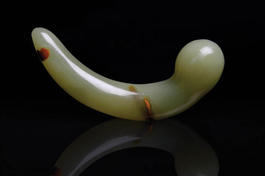 Luz de la Riva Parda dildo, a C-shaped dildo made of volcanic ash stone.