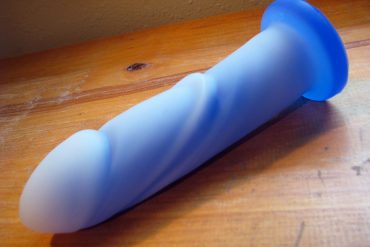 Tantus Cush O2 on a wooden table.