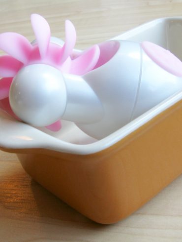 Lovehoney Sqweel Go oral sex toy in a tiny casserole dish