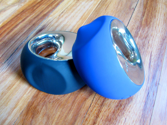 Black LELO Ora (original), blue LELO Ora 2