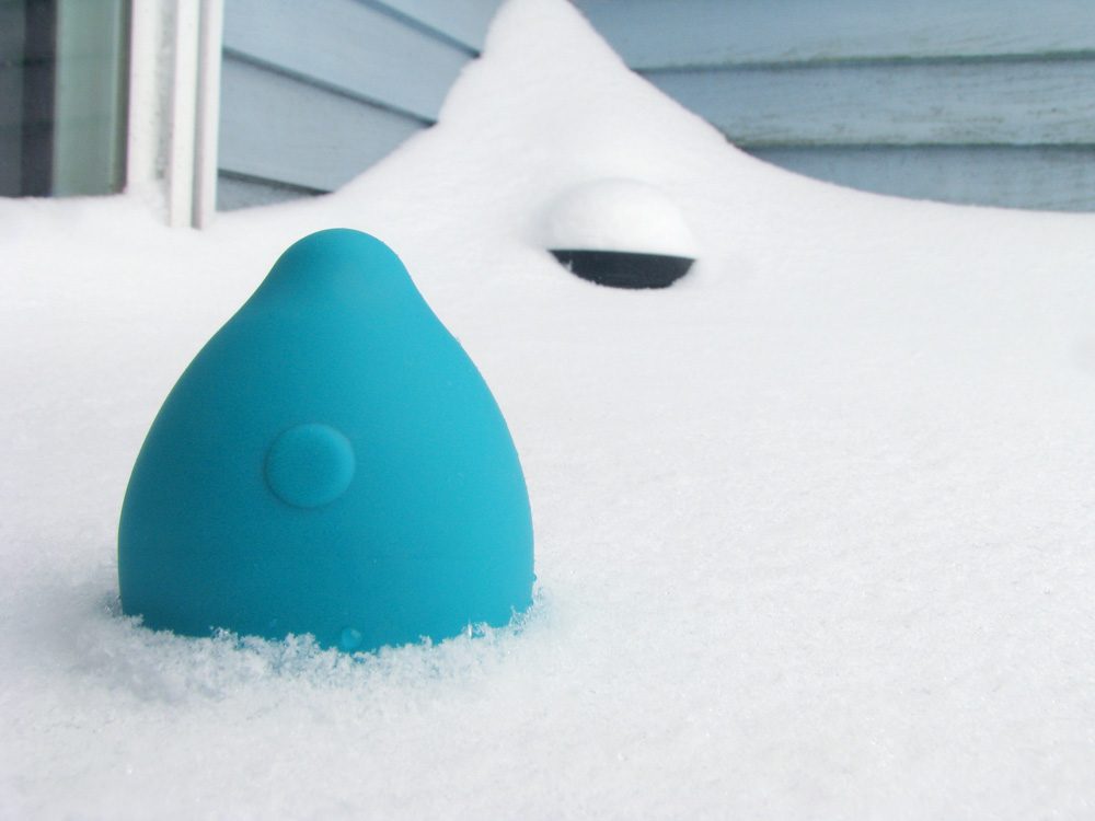 Minna Limon rechargeable vibrator chillin' in a snow bank.