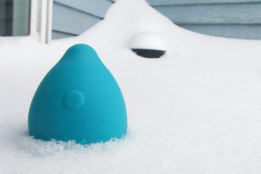 Minna Limon rechargeable vibrator chillin' in a snow bank.
