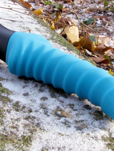 Fun Factory Stronic Drei pulsator outside, on icy cement.