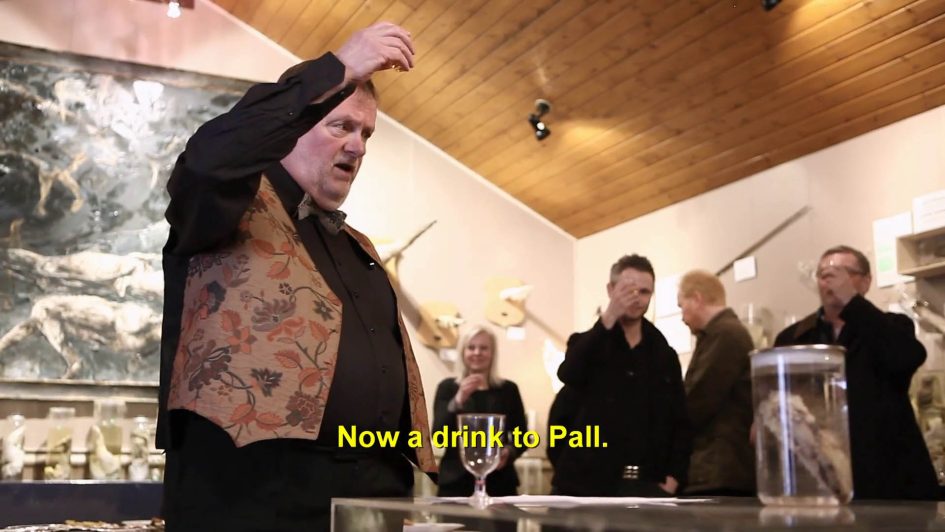 The unveiling of Páll's preserved penis at the museum. Siggi raises a glass: "now a drink to Páll."